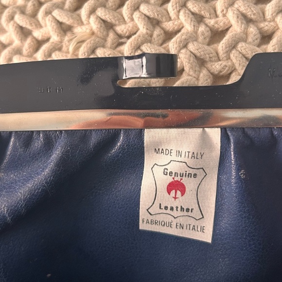 Vintage Eatons leather clutch - Picture 3 of 11